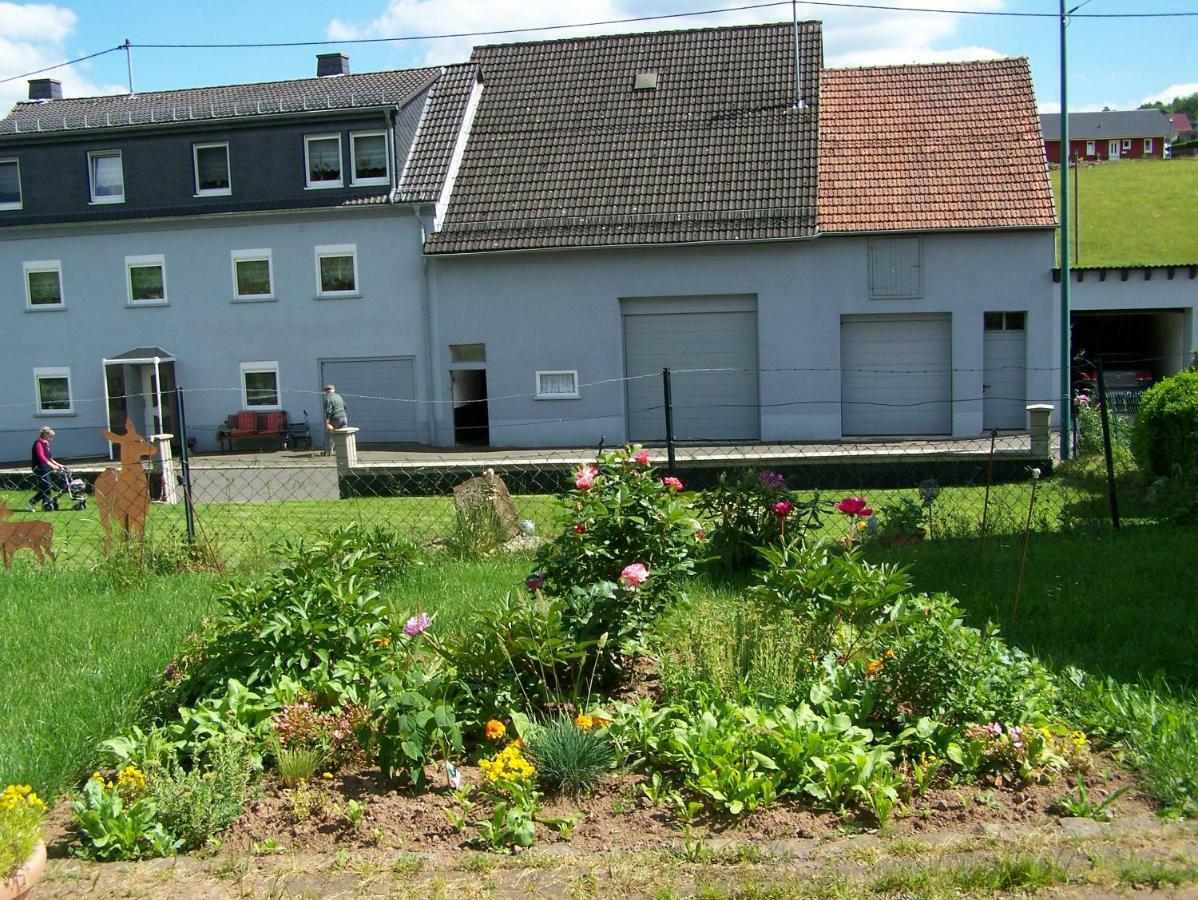 Anna Ferienwohnung Am Eifelsteig Neroth Luaran gambar